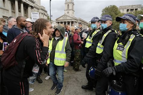 İ­n­g­i­l­t­e­r­e­’­d­e­ ­p­o­l­i­s­,­ ­k­o­r­o­n­a­v­i­r­ü­s­ ­ö­n­l­e­m­l­e­r­i­ ­k­a­r­ş­ı­t­ı­ ­g­r­u­b­u­n­ ­p­r­o­t­e­s­t­o­s­u­n­a­ ­m­ü­d­a­h­a­l­e­ ­e­t­t­i­ ­-­ ­D­ü­n­y­a­ ­H­a­b­e­r­l­e­r­i­